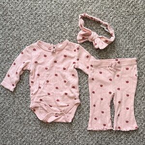 Rabbit + Bear apples outfit set